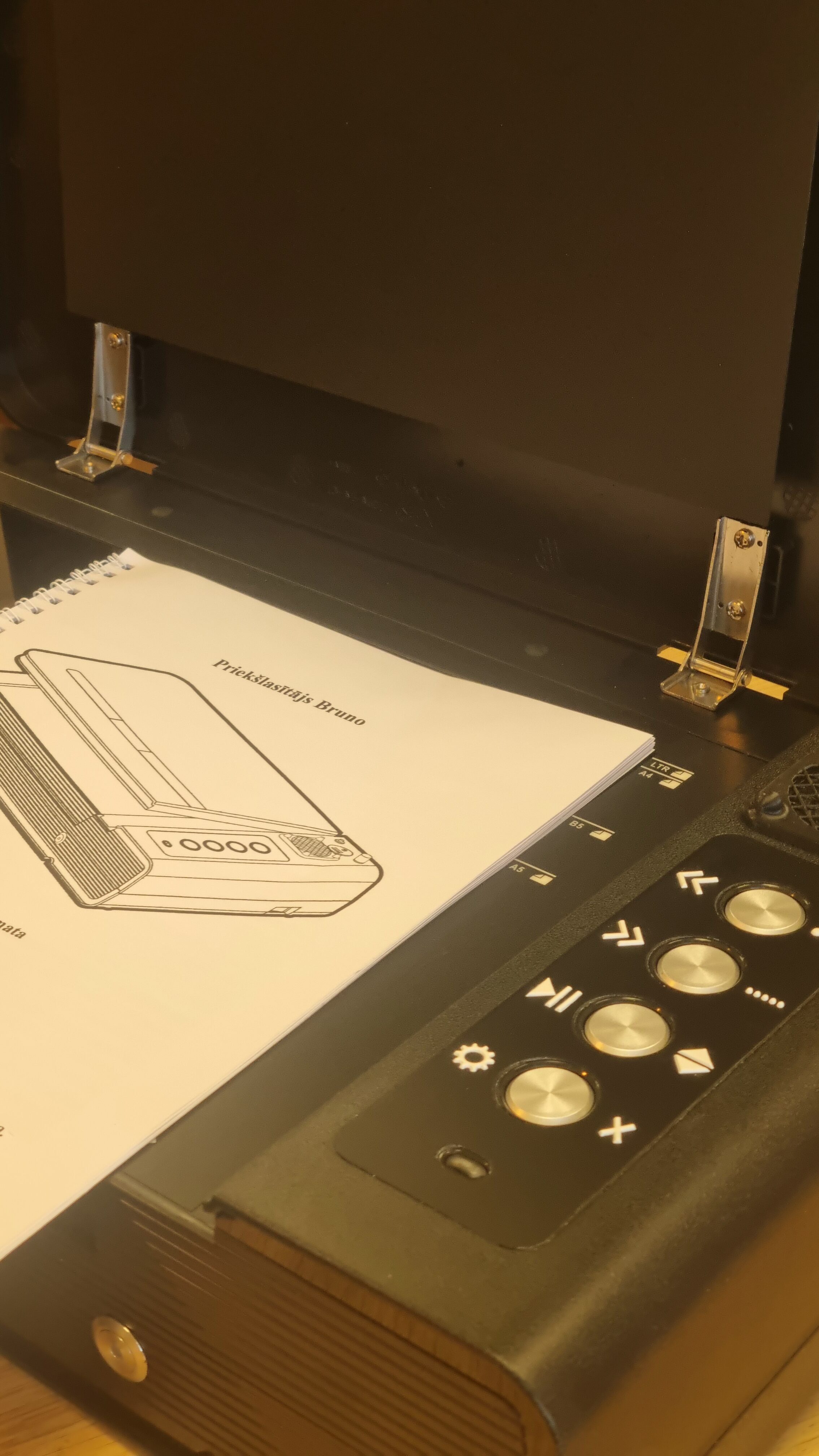 Attēlā redzams rakstu zīmju lasīšanas aparāts Bruno